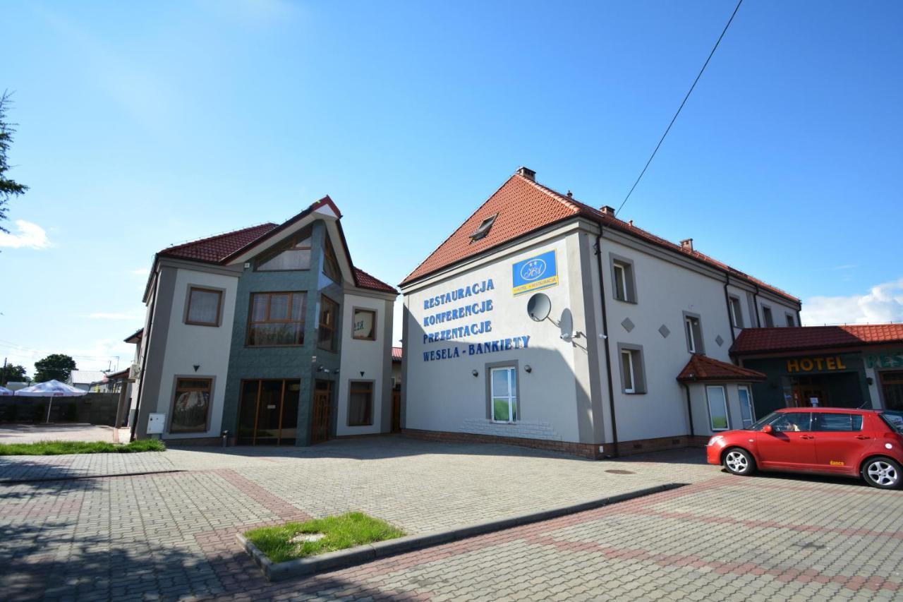 Hotel Awis Кутно Екстериор снимка
